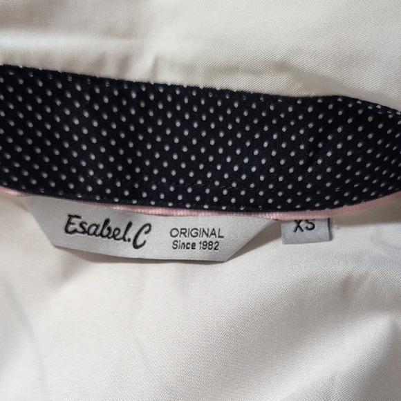 Chic White Button-Down Shirt with Black Accents - Picture 5 of 6